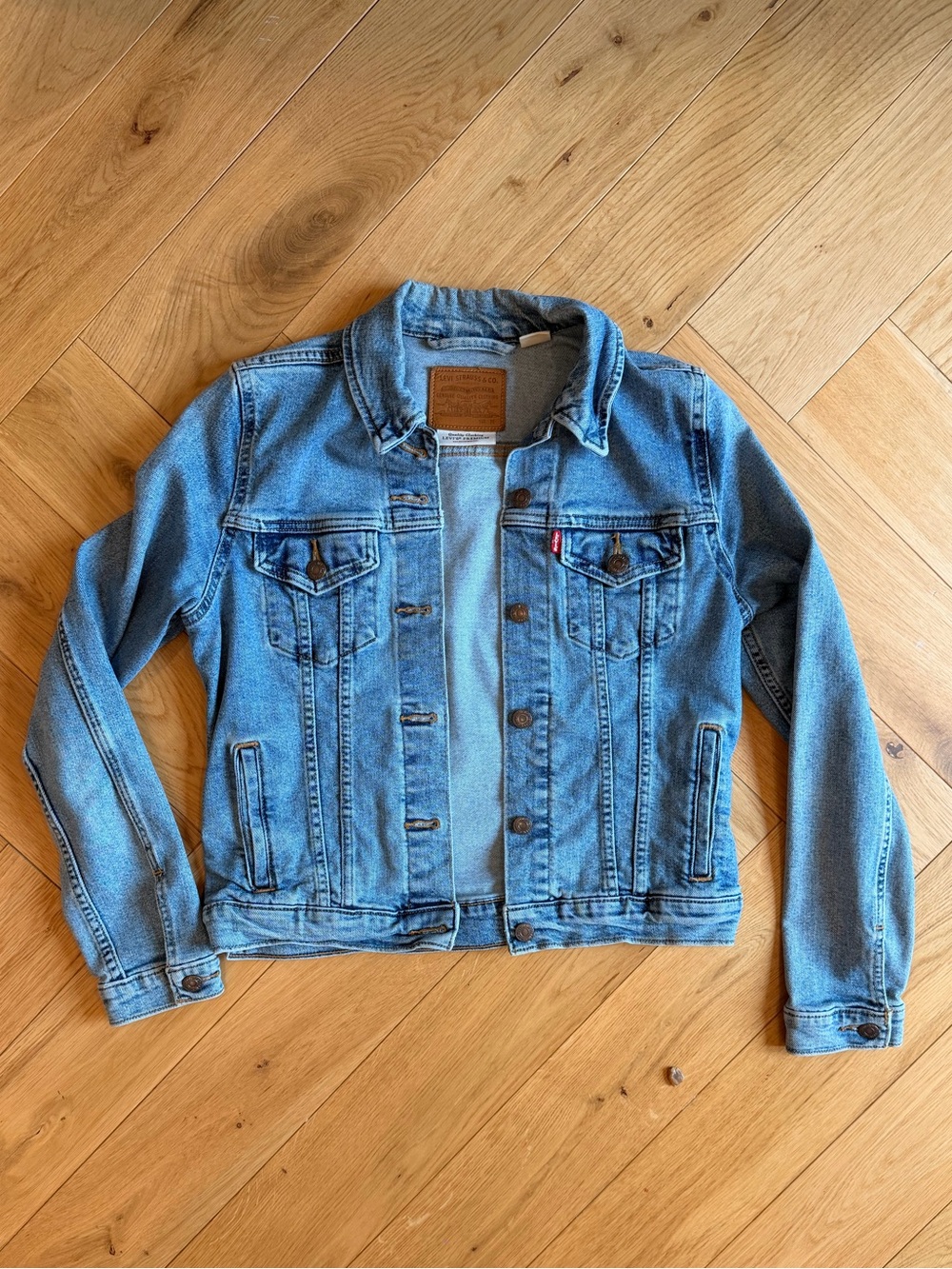 Levi’s Premium Denim Trucker Jacket Light Wash Size Medium